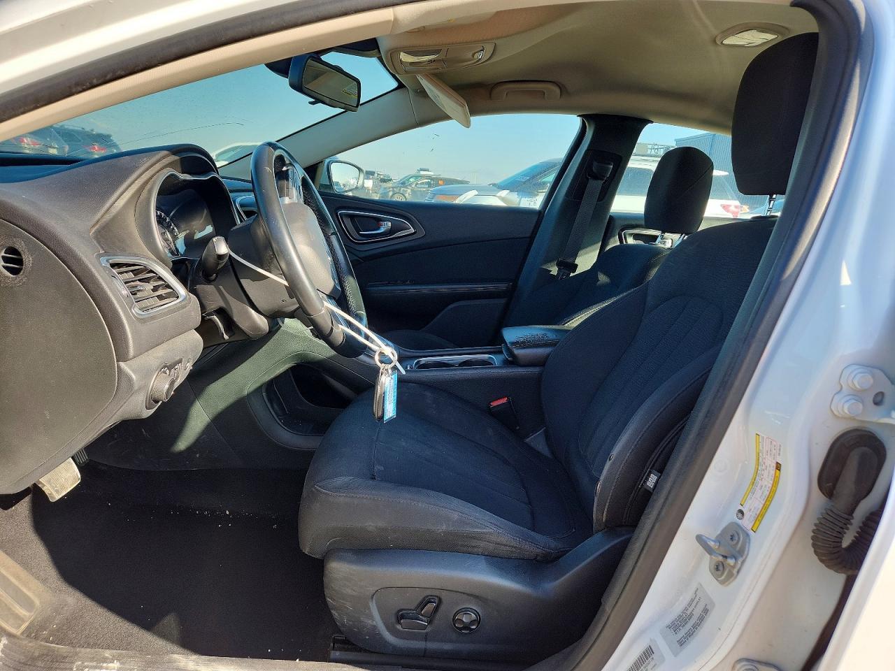 2016 Chrysler 200 Limited - Фото 7