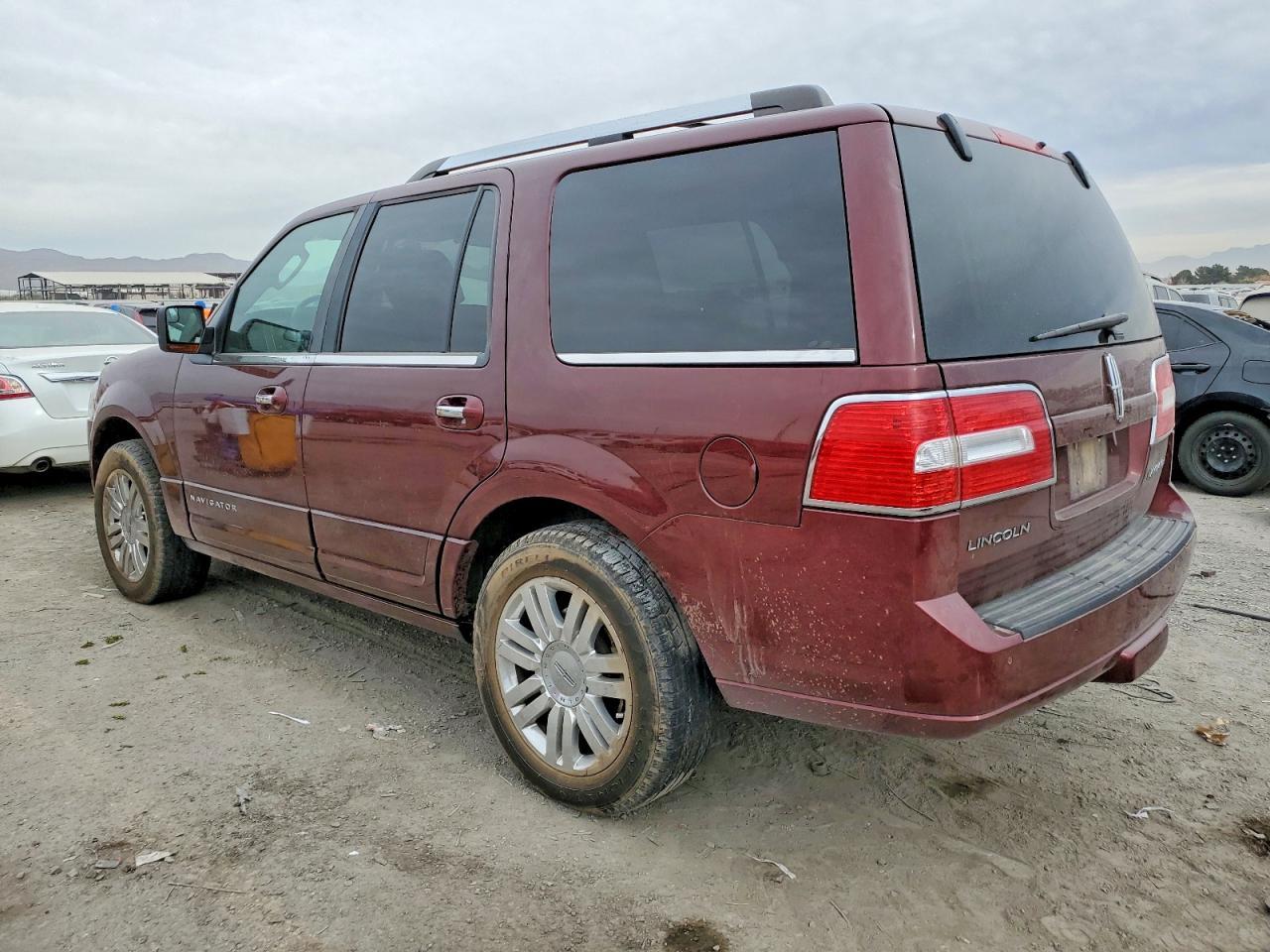 2013 Lincoln Townhouse Navigator - Фото 2
