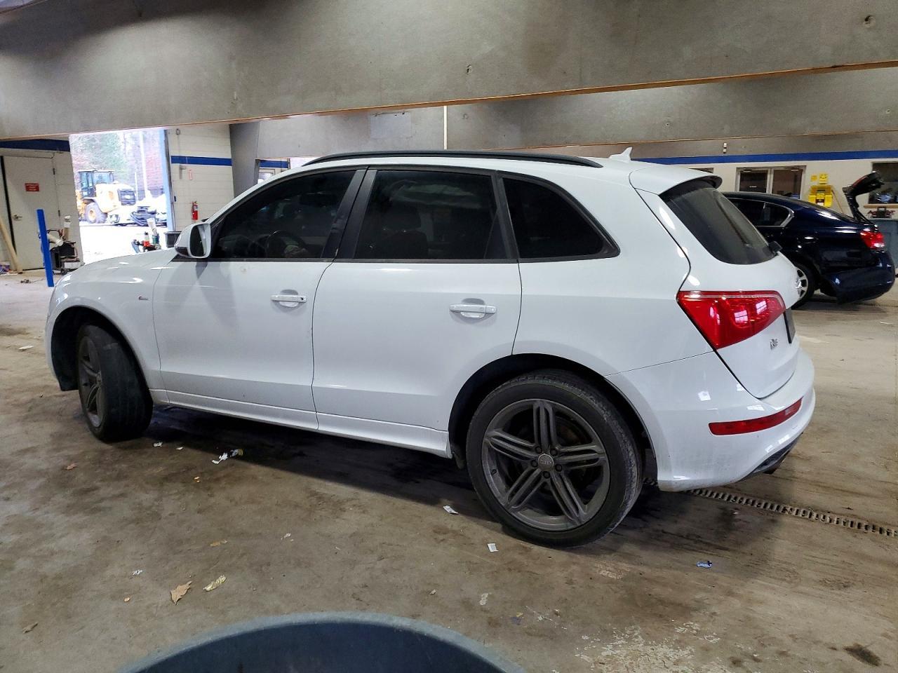 2012 Audi Q5 Premium Plus - Image 2