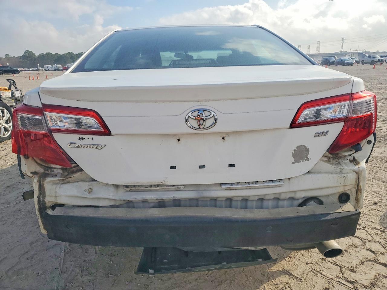 2014 Toyota Camry 4D 2Wd - Фото 6