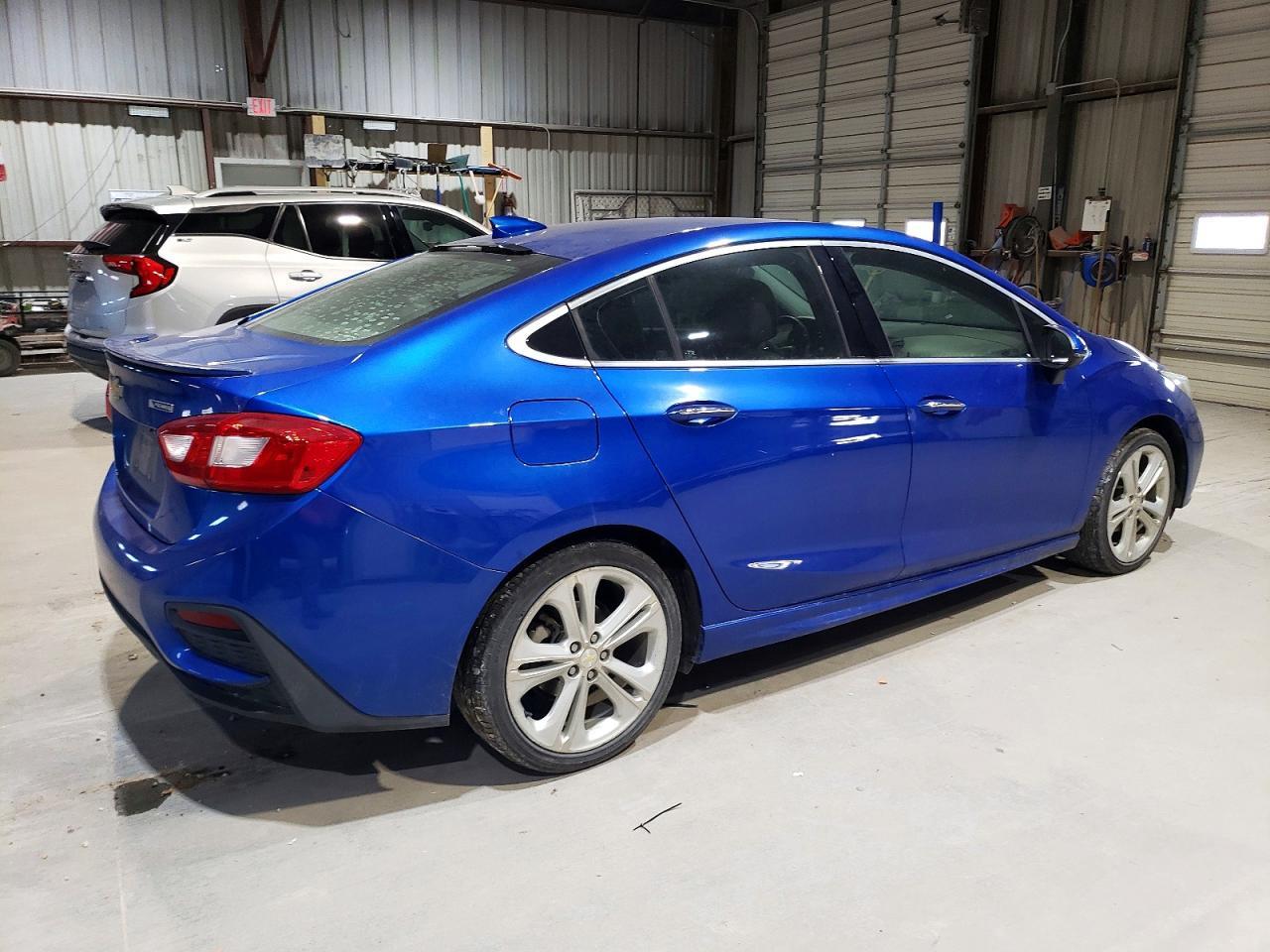 2016 Chevrolet Cruze Premier - Image 3