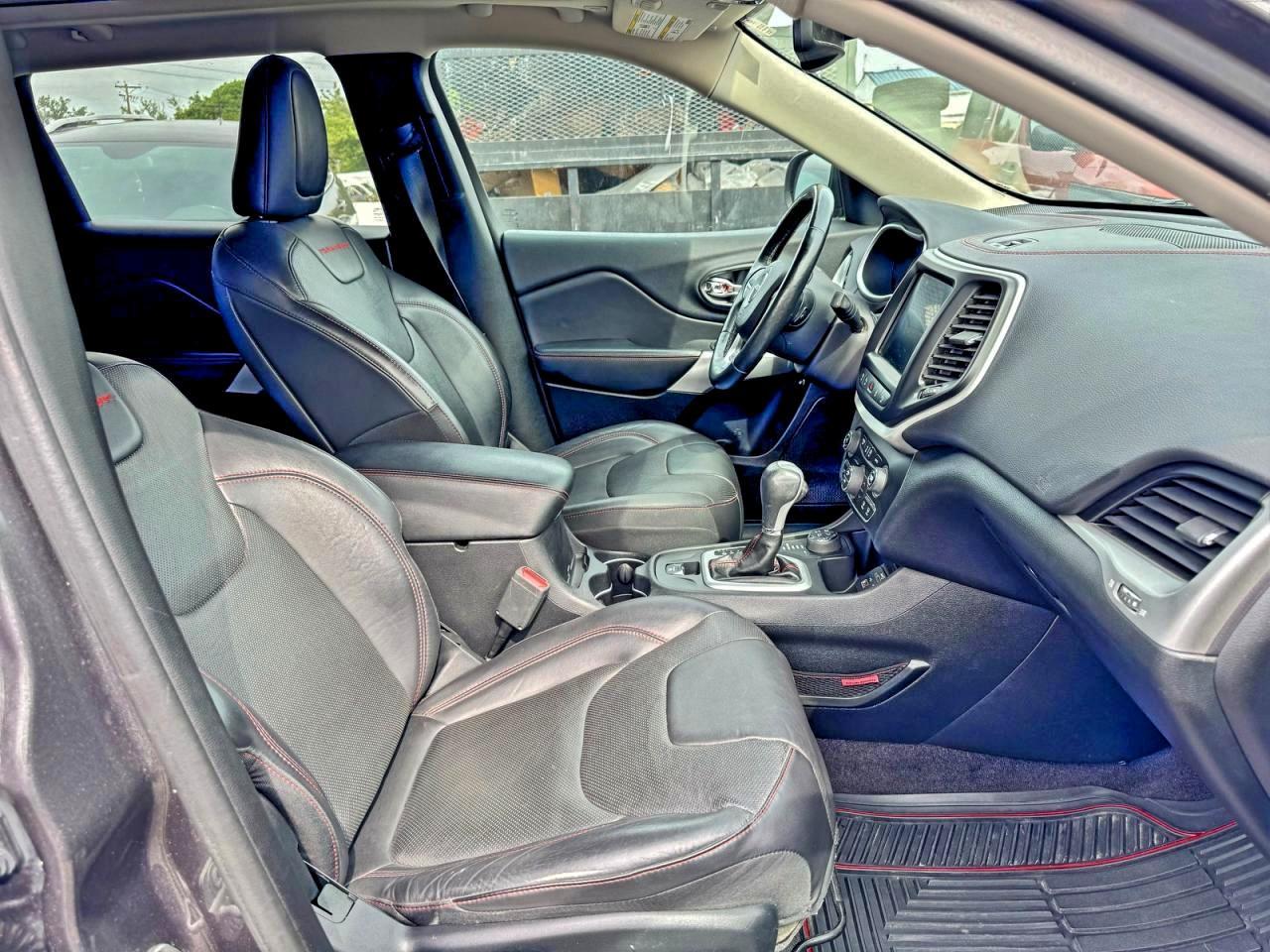 2018 Jeep Cherokee Trailhawk - Image 5