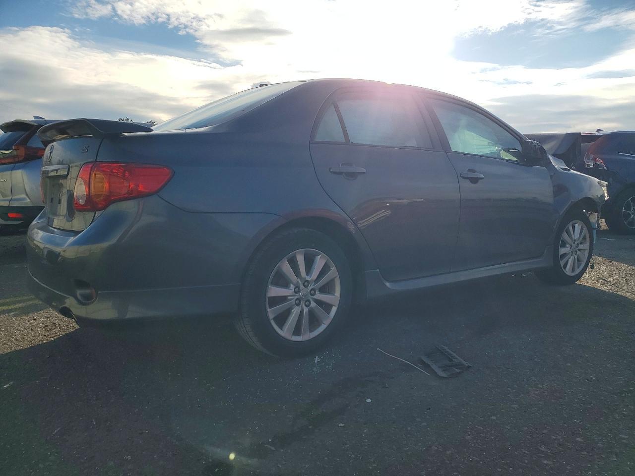 2010 Toyota Corolla Base - Фото 3