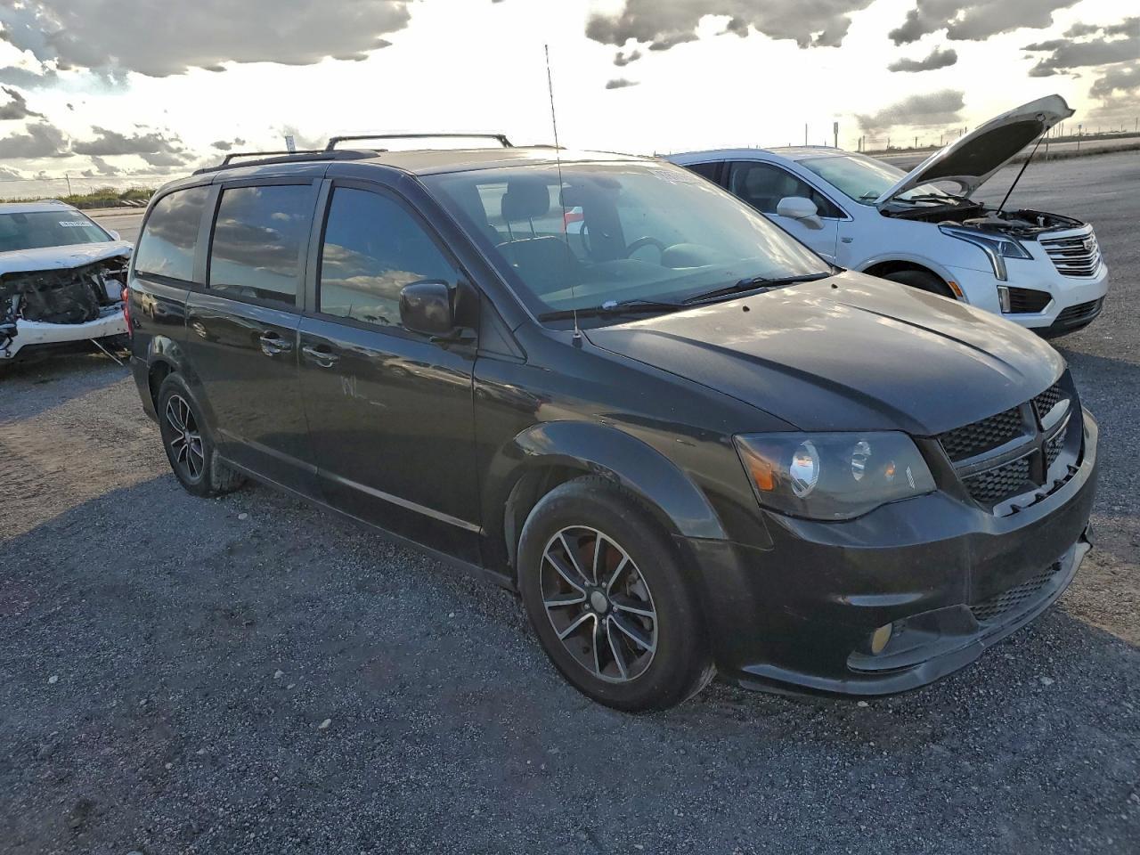 2018 Dodge Grand Caravan Gt - Image 4