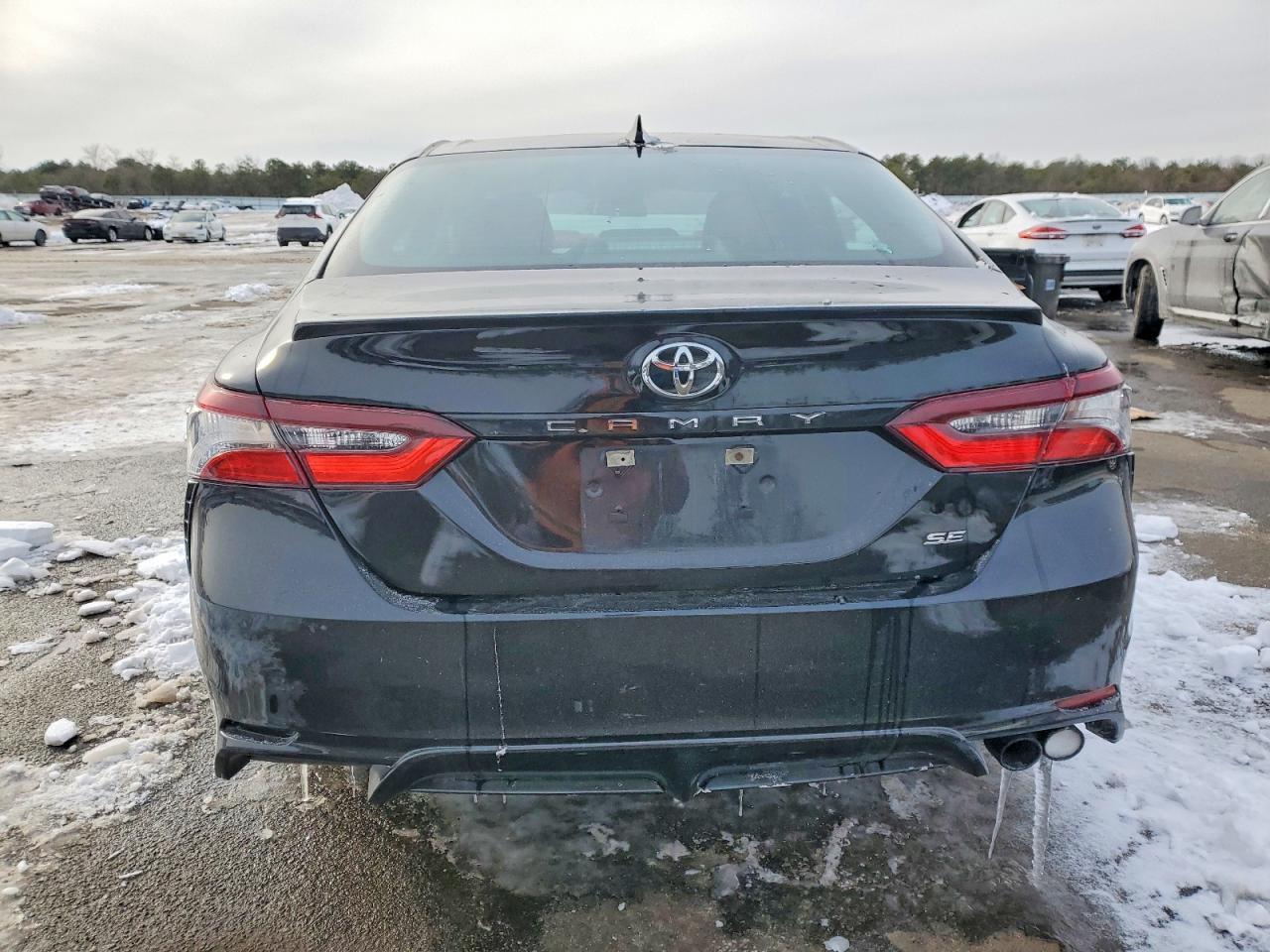 2022 Toyota Camry Se - Image 6