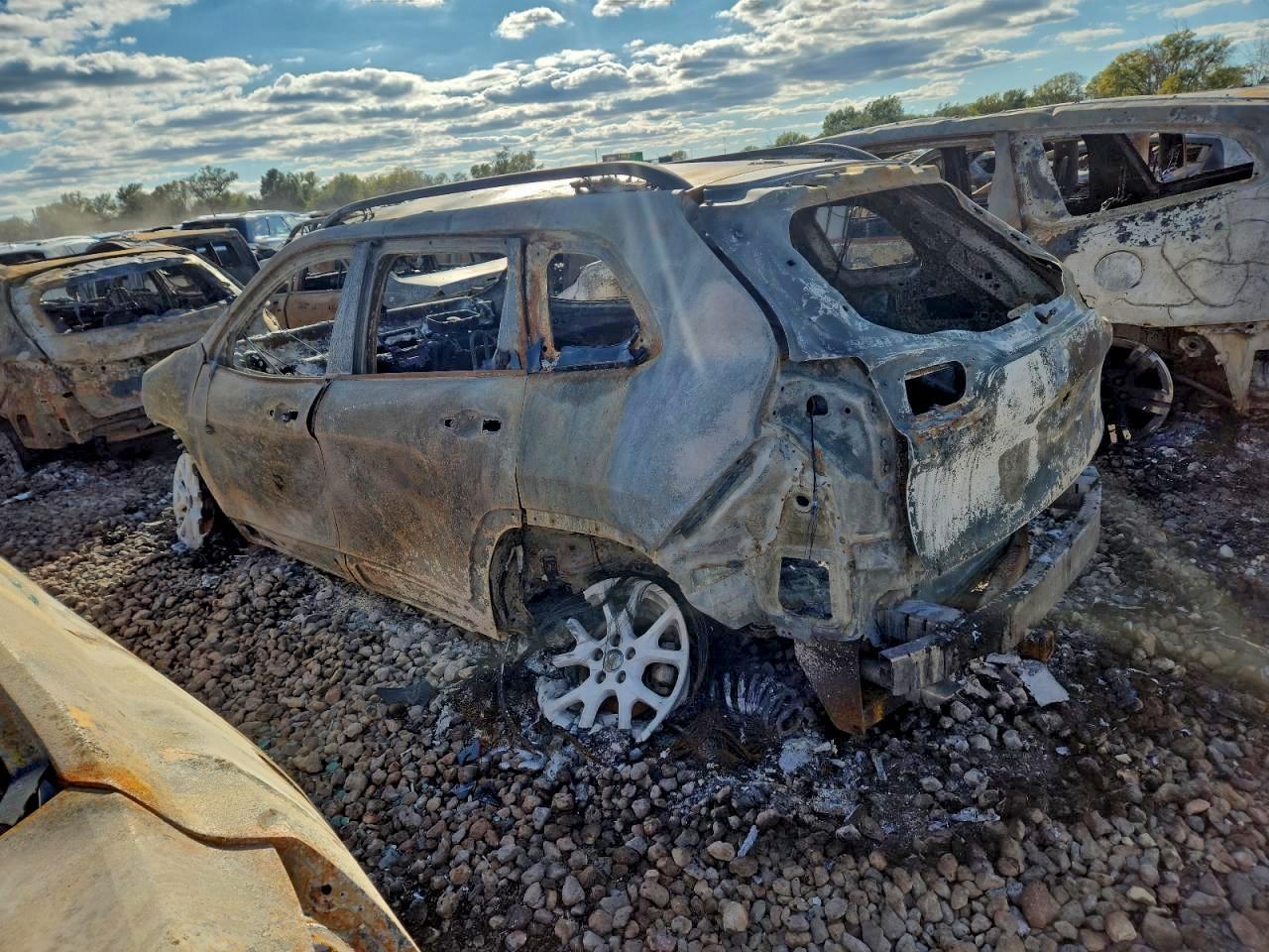 2017 Jeep Cherokee Latitude - Image 2