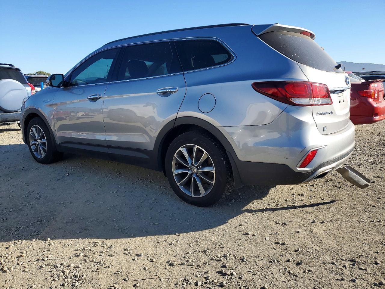 2017 Hyundai Santa Fe Se - Image 2