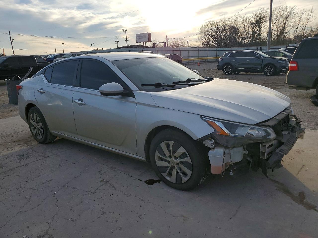 2019 Nissan Altima S - Фото 4