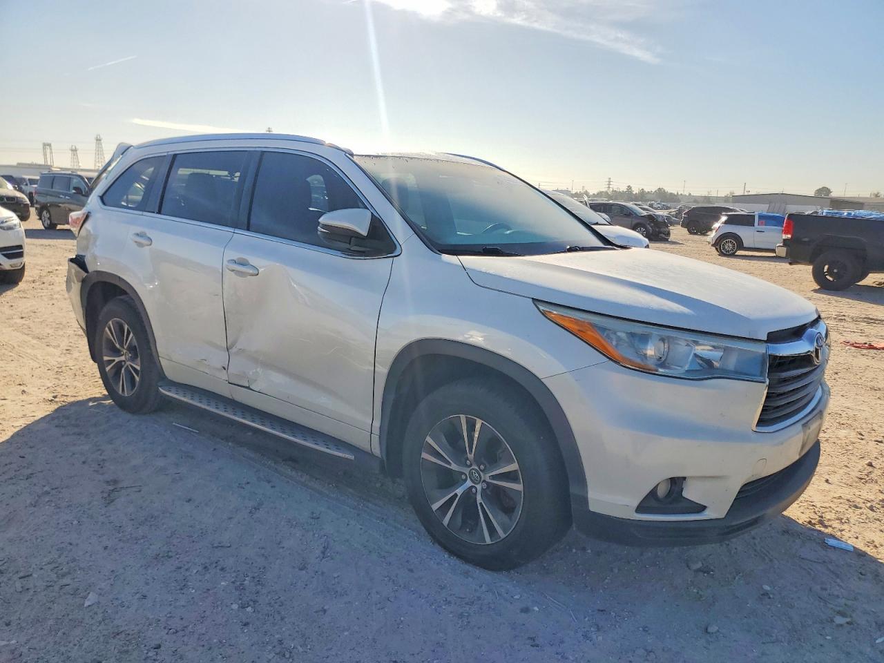 2016 Toyota Highlander Xle - Image 4