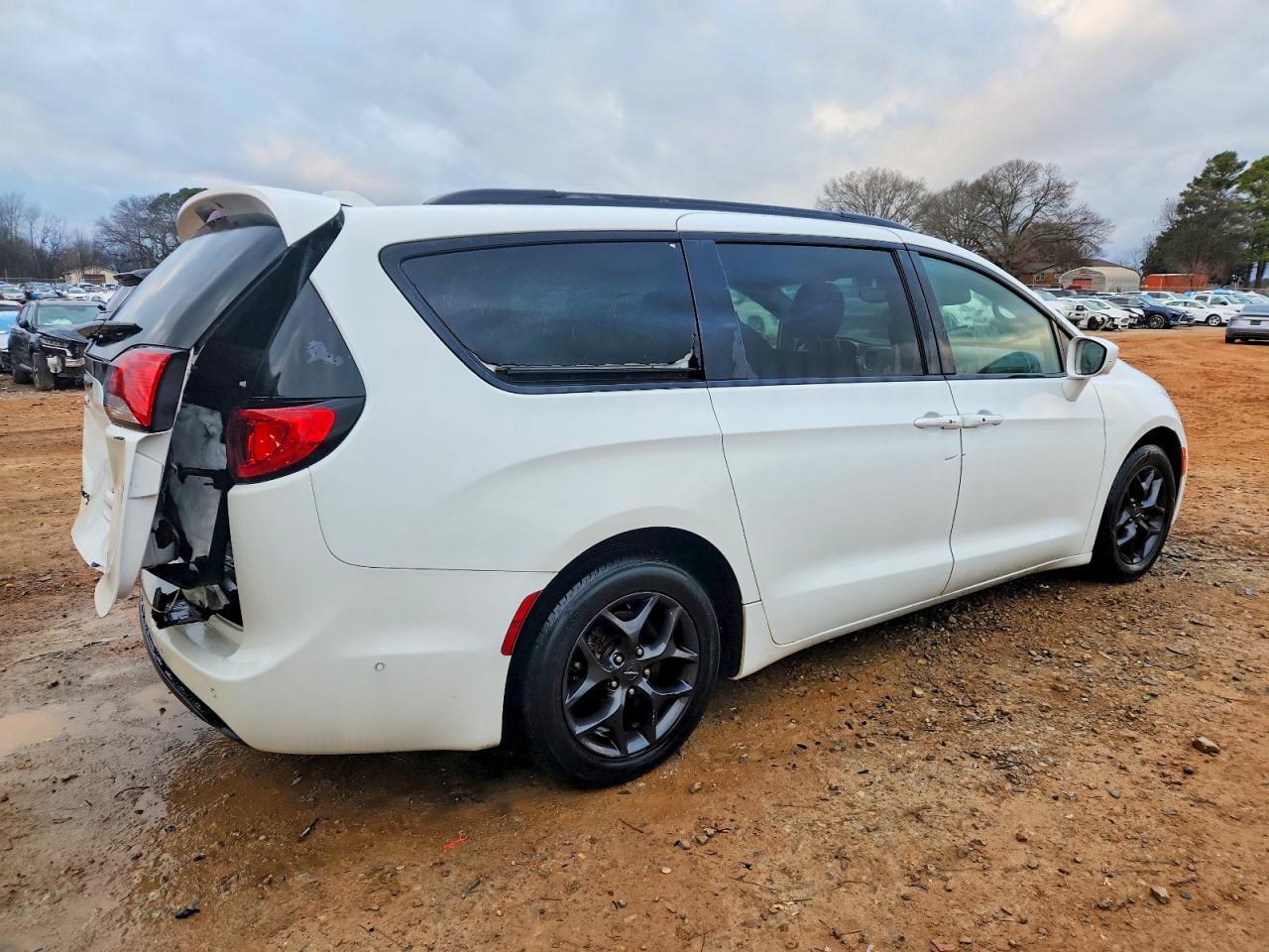 2019 Chrysler Pacifica Touring L - Фото 3