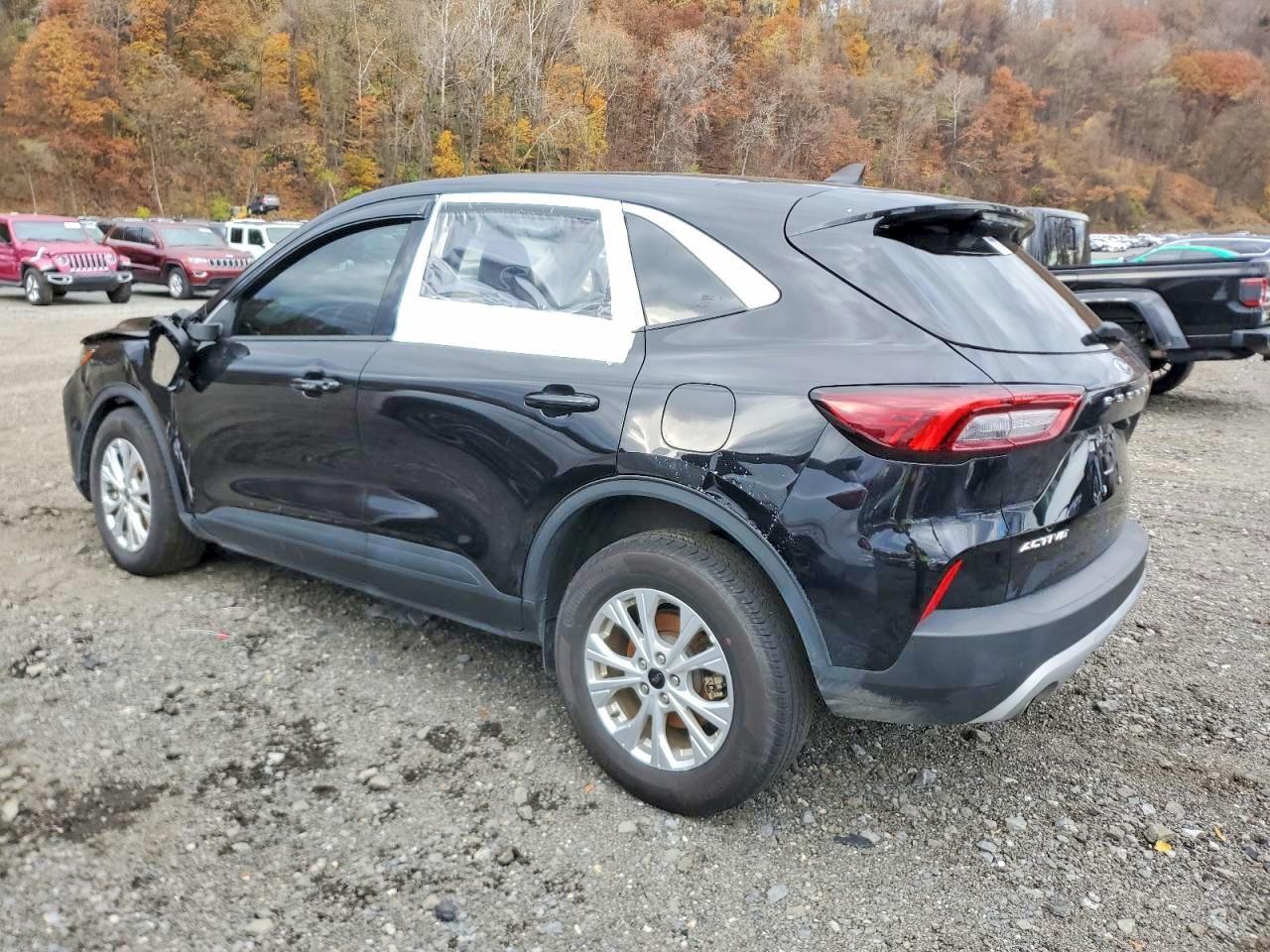 2024 Ford Escape Active - Image 2