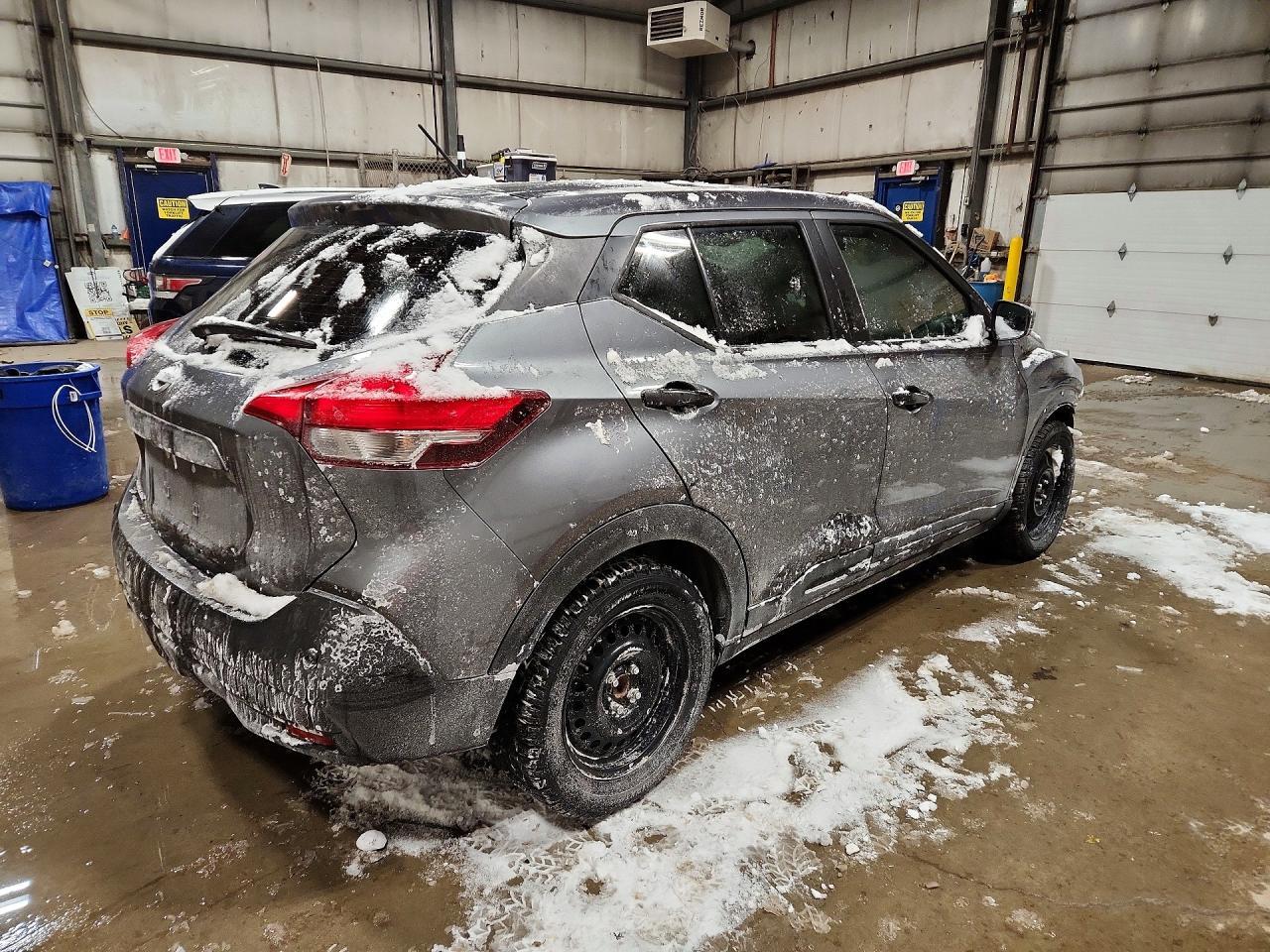 2020 Nissan Kicks S - Фото 3