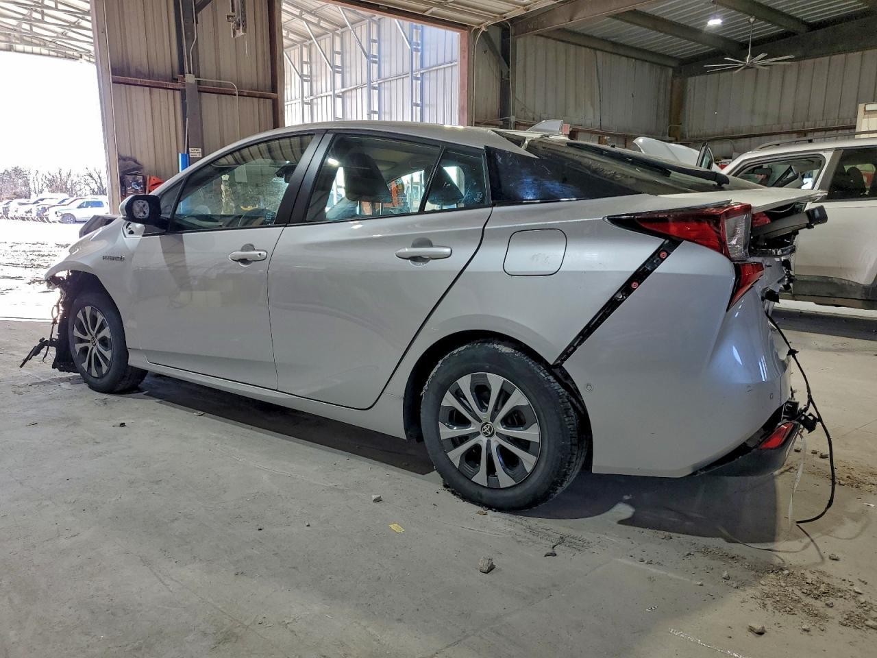 2020 Toyota Prius Le - Фото 2