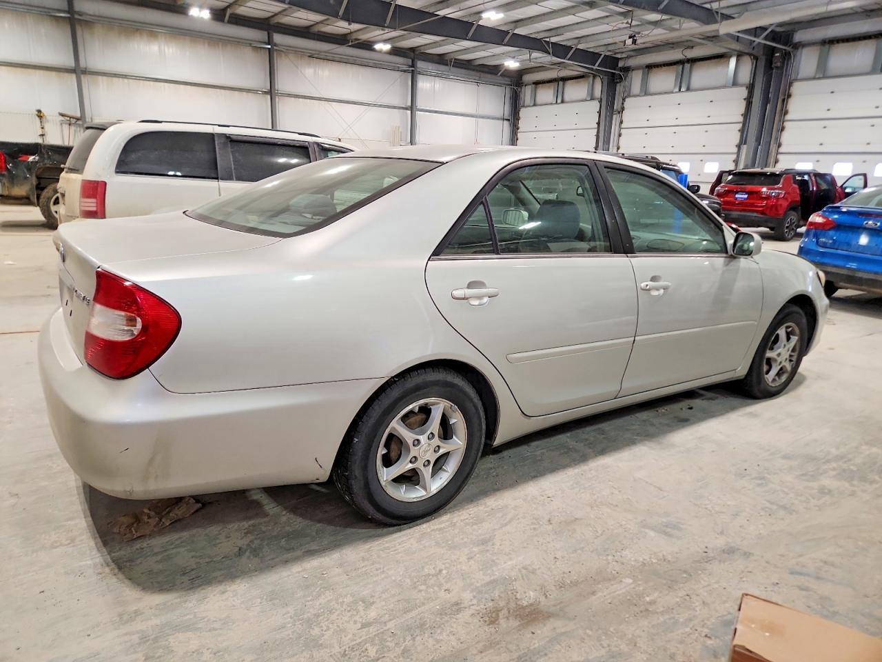 2002 Toyota Camry-Le - Фото 3