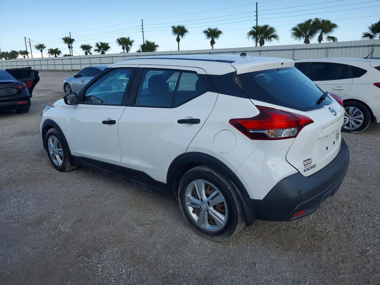 2020 Nissan Kicks S - Фото 2