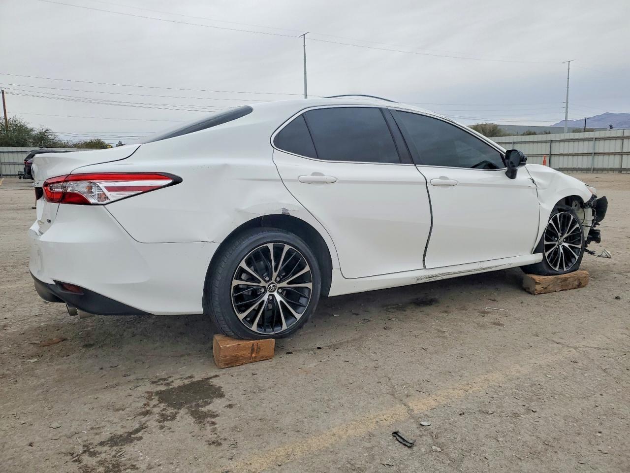 2018 Toyota Camry Le - Image 3
