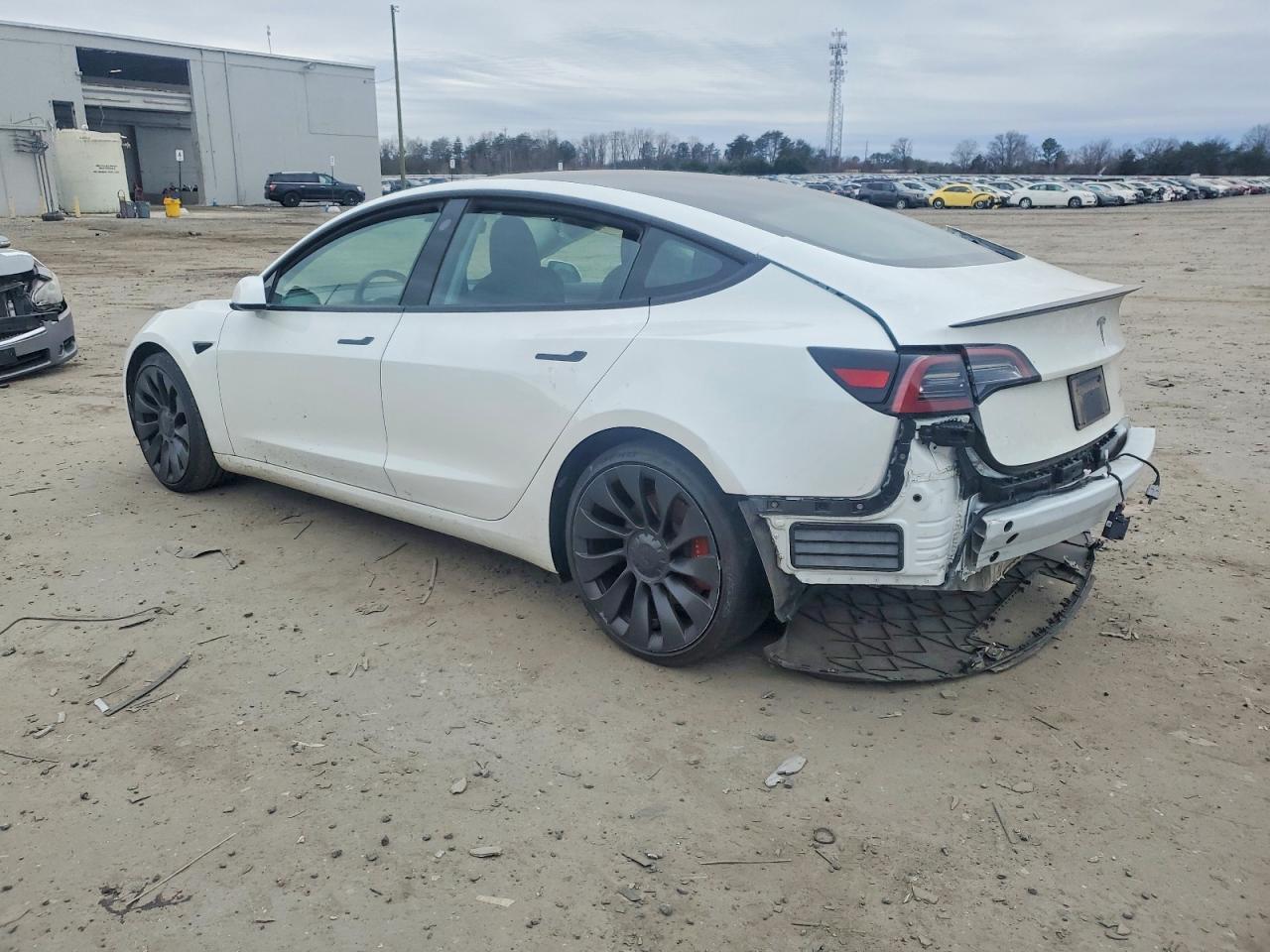 2023 Tesla Model 3 - Фото 2