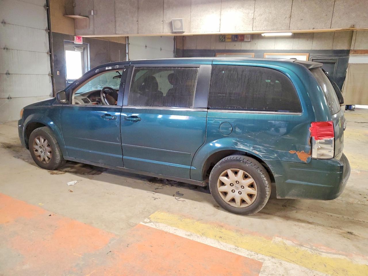 2009 Chrysler Town & Country Lx - Фото 2