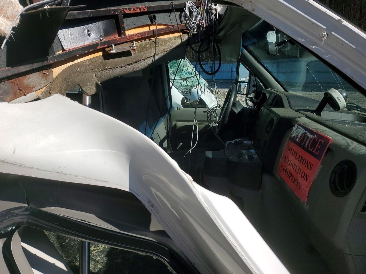 2019 Ford E450 Shuttle Bus - Image 5