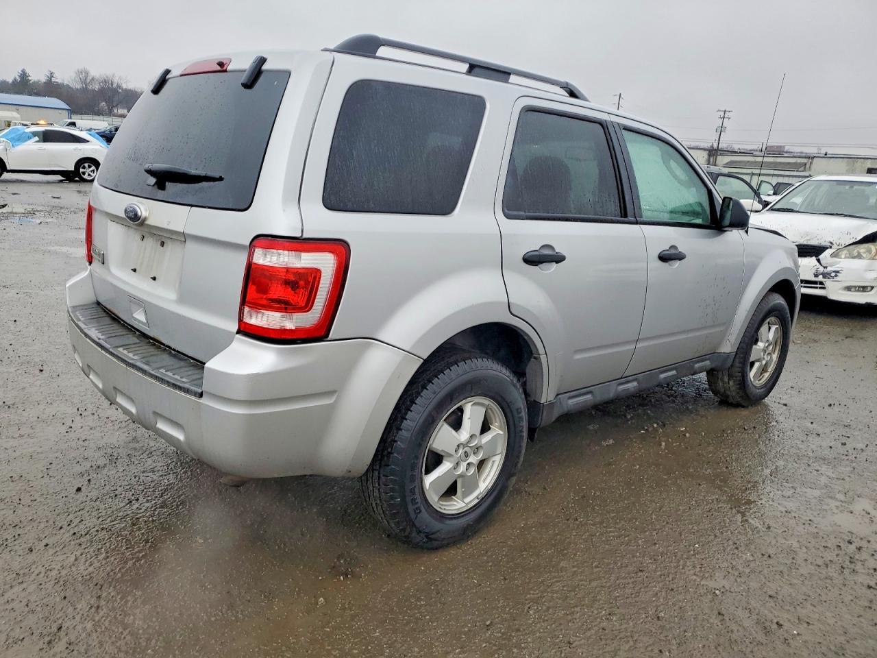 2010 Ford Escape Xlt - Image 3