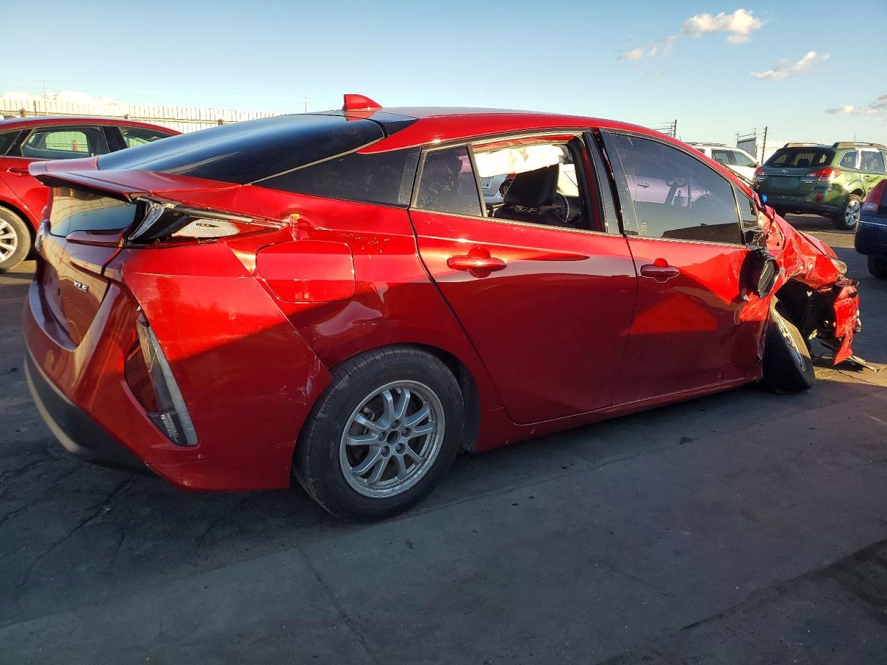 2020 Toyota Prius Prime Le - Image 3