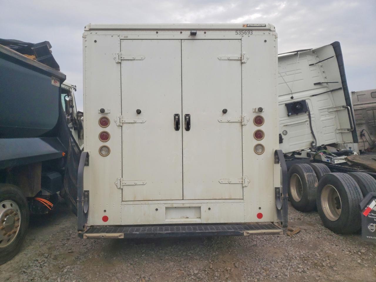 2022 Ford E450 Delivery Truck - Image 6