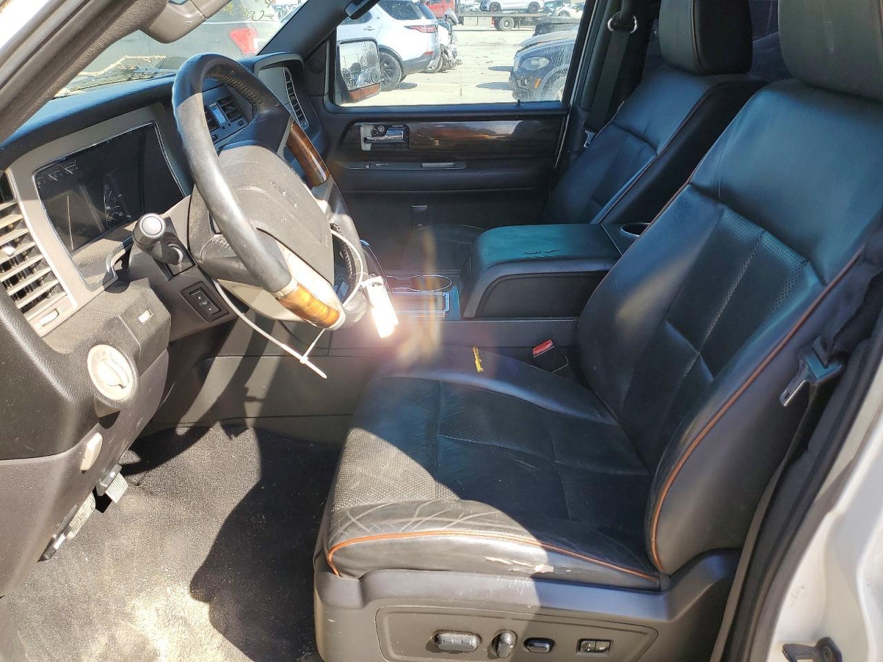 2008 Lincoln Navigator L - Image 7