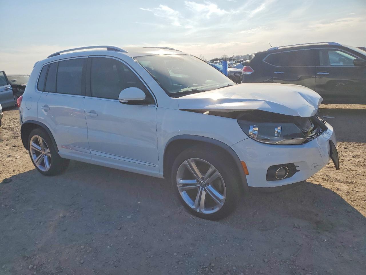 2016 Volkswagen Tiguan S - Image 4