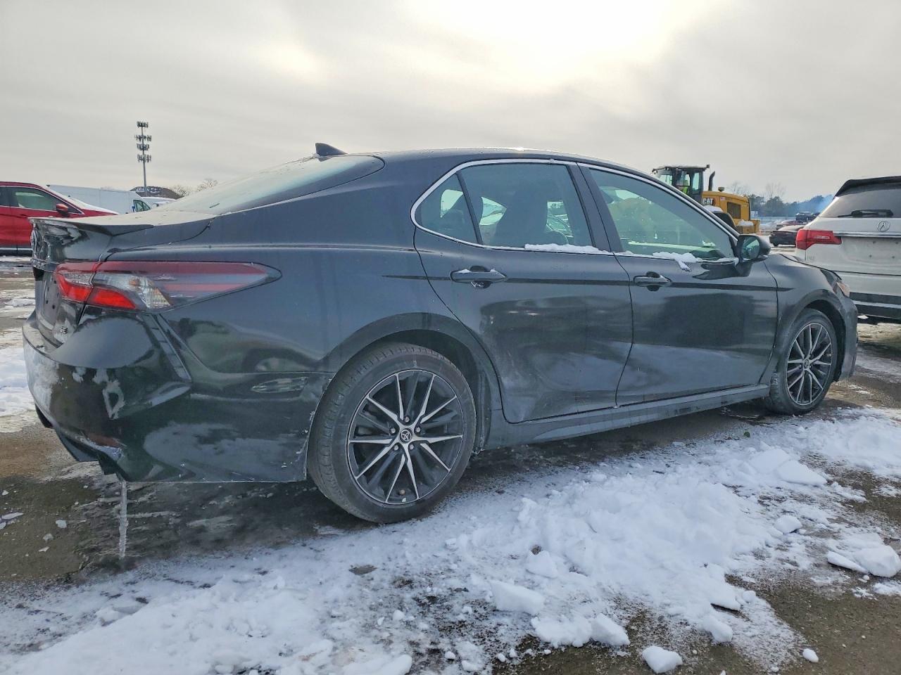 2022 Toyota Camry Se - Image 3