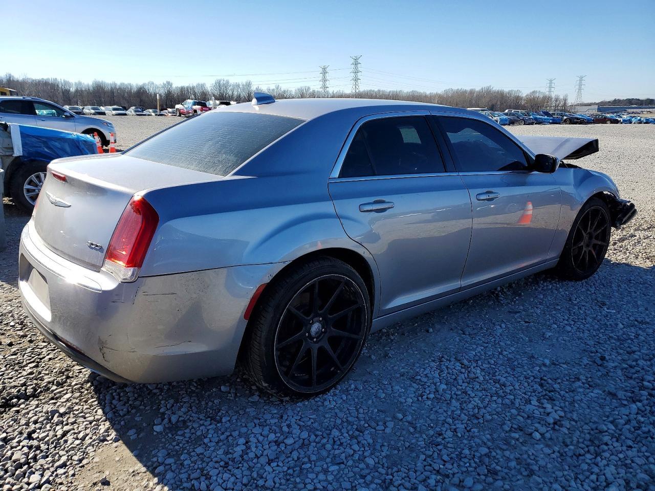 2015 Chrysler 300 Limited - Фото 3