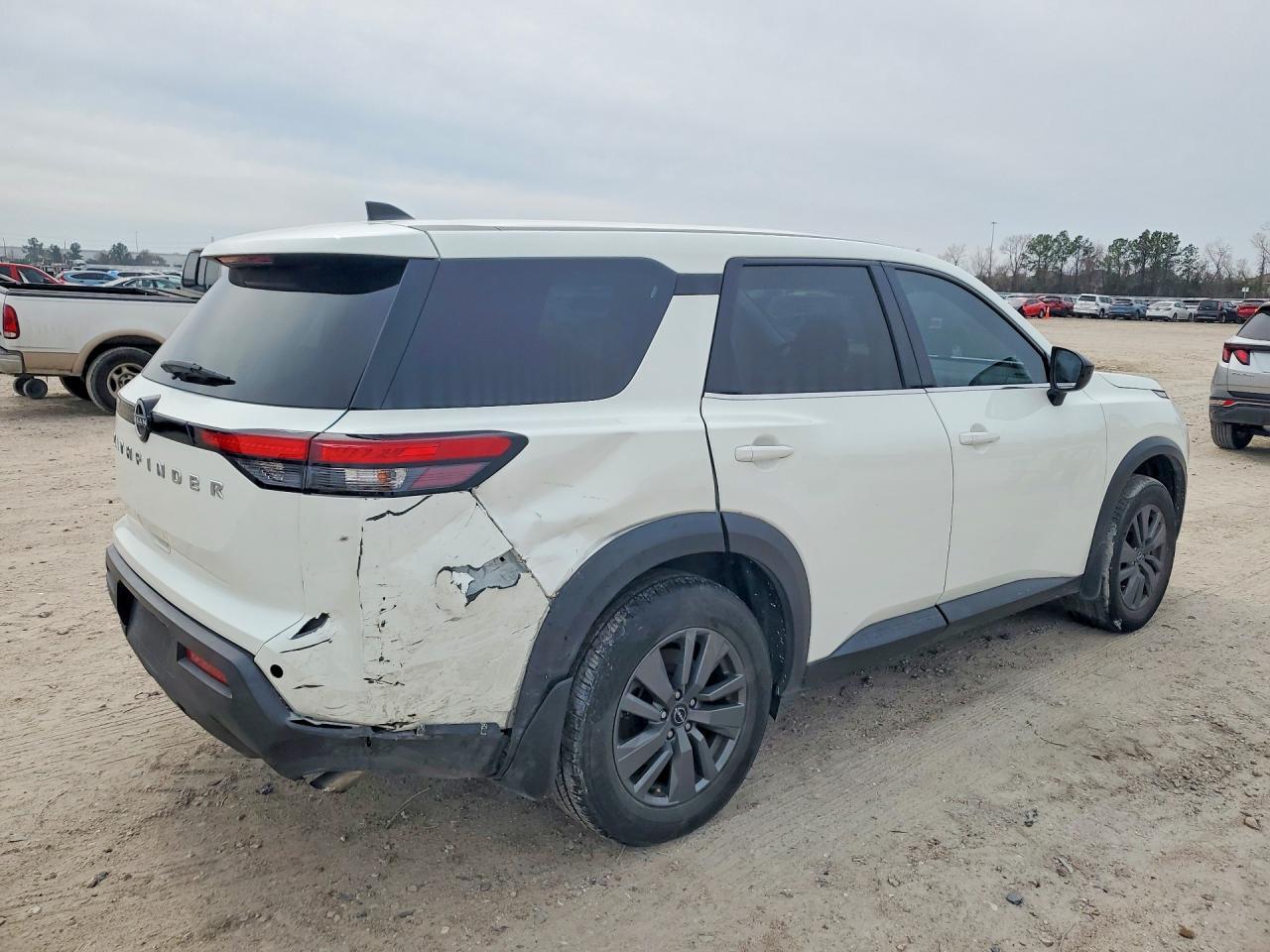 2023 Nissan Pathfinder S - Image 3