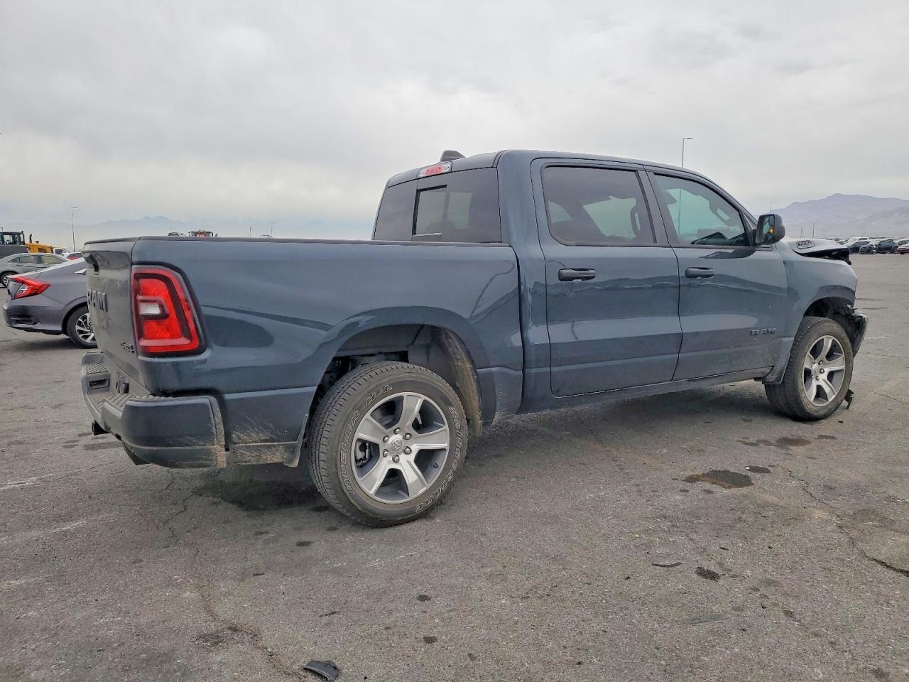 2025 Ram 1500 Tradesman - Фото 3