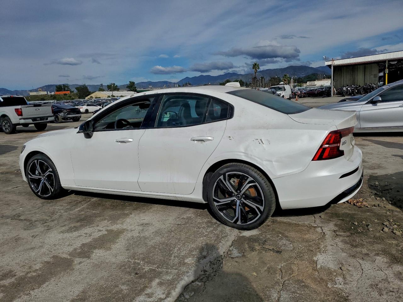 2024 Volvo S60 Core - Фото 2