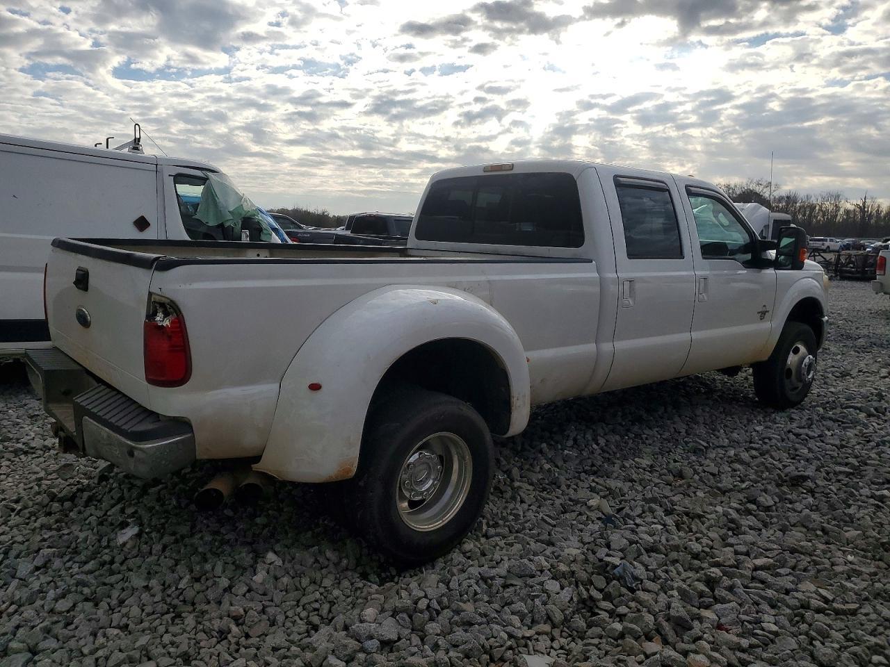 2011 Ford F350 Super Duty - Image 3