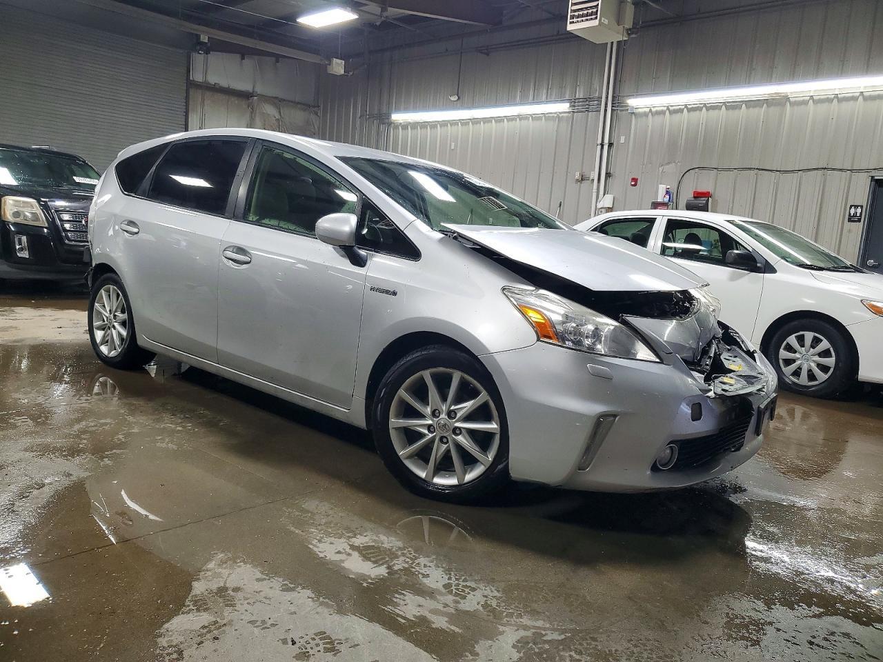 2014 Toyota Prius V Five - Image 4