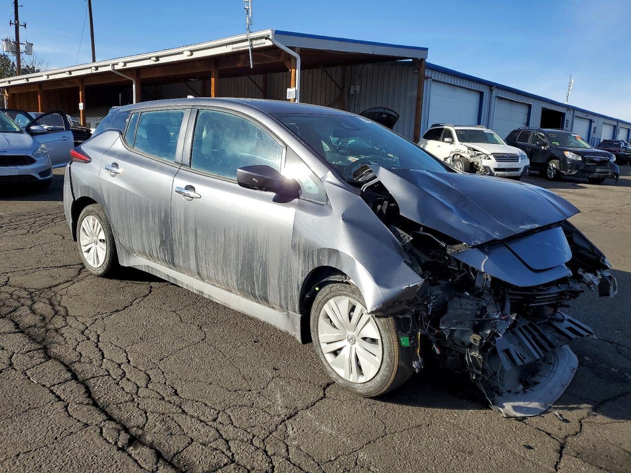 2025 Nissan Leaf S - Image 4
