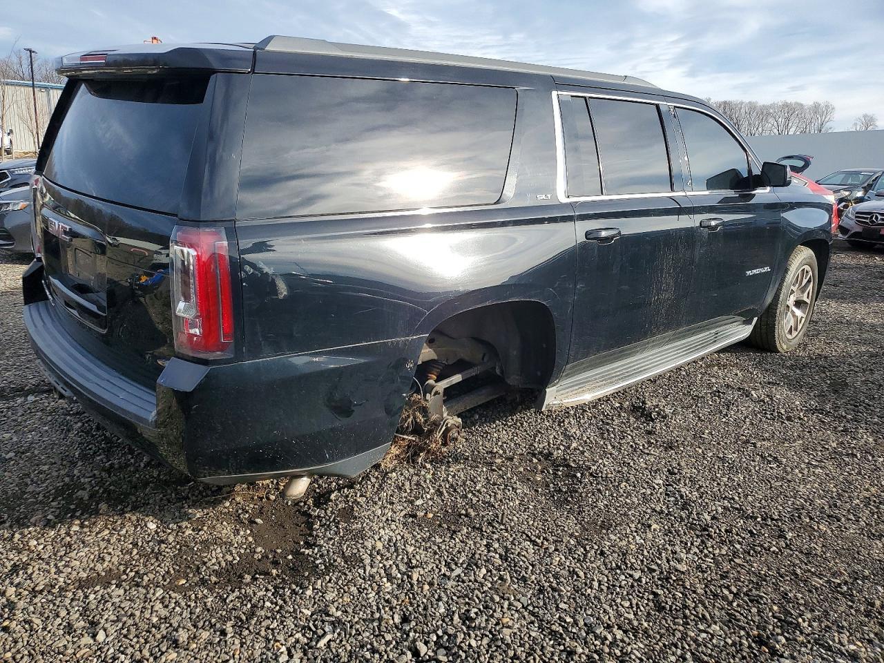 2016 GMC Yukon Xl C1500 Slt - Image 3