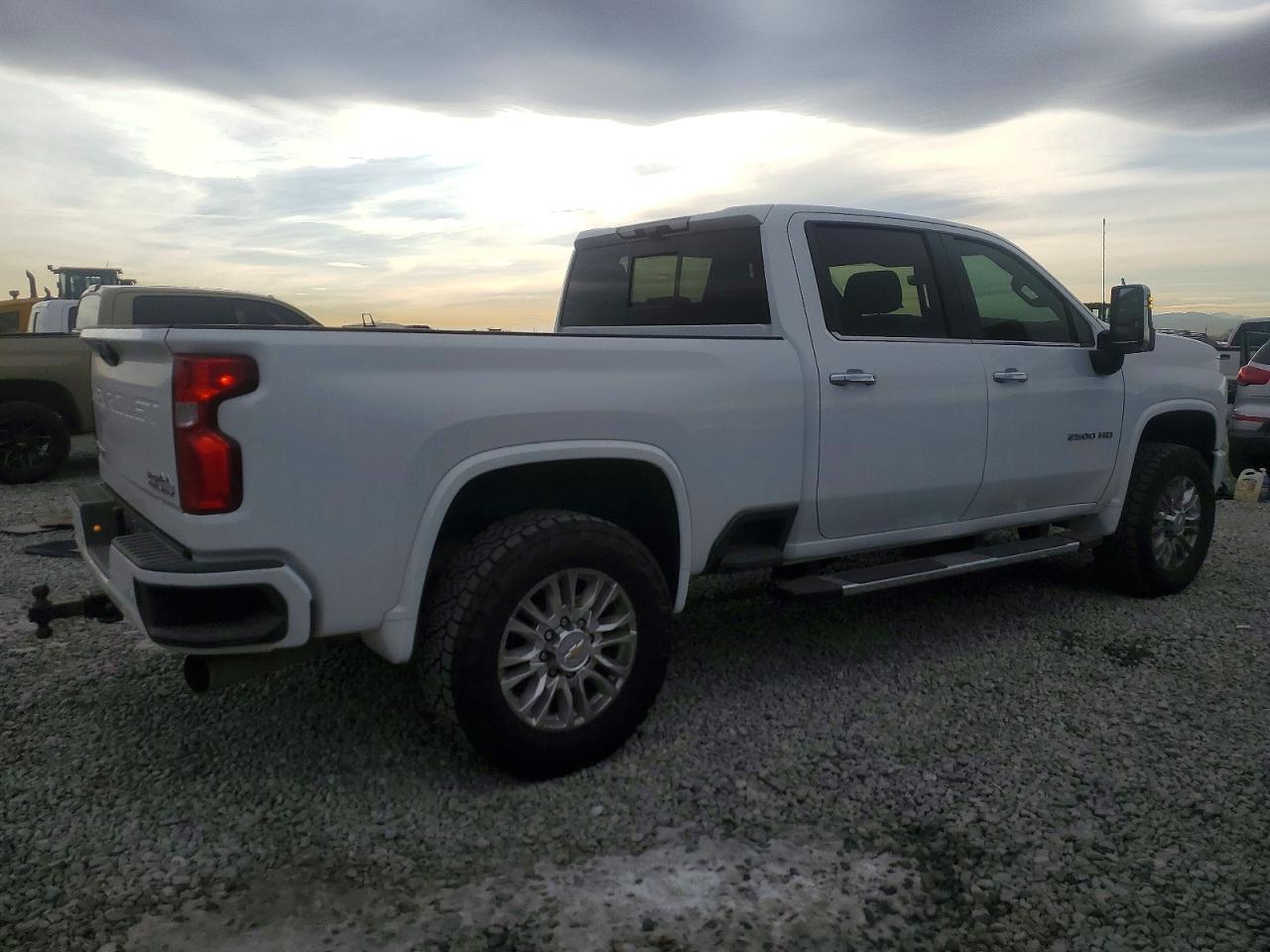 2022 Chevrolet Silverado K2500 High Country - Фото 3