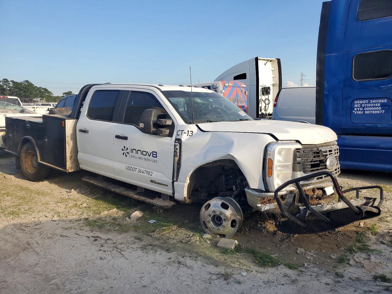 2025 Ford F350 Super Duty Utility / Service Truck - Image 4