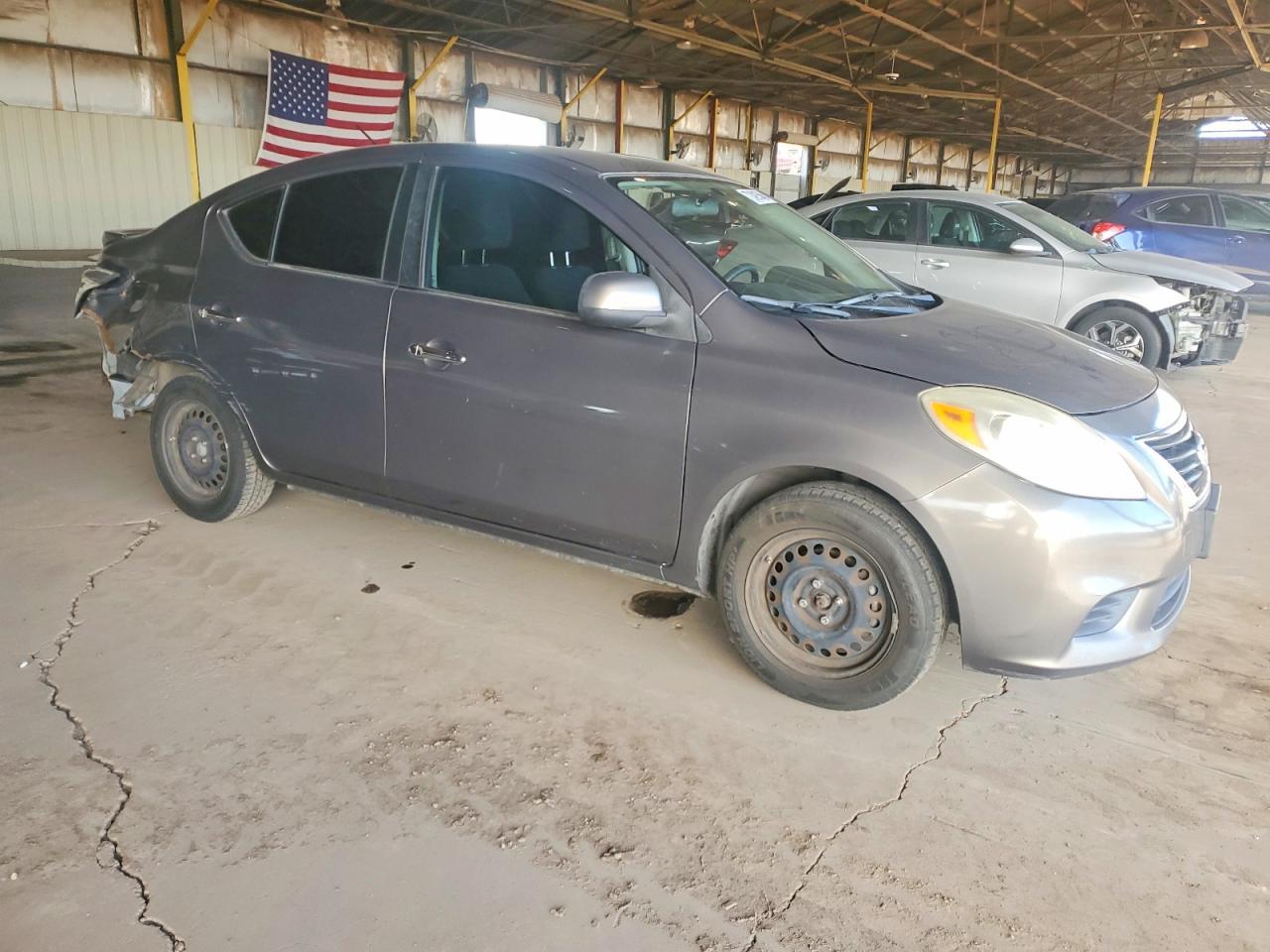 2013 Nissan Versa S - Фото 4