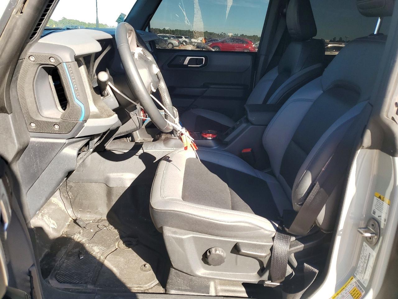 2024 Ford Bronco Black Diamond - Image 7