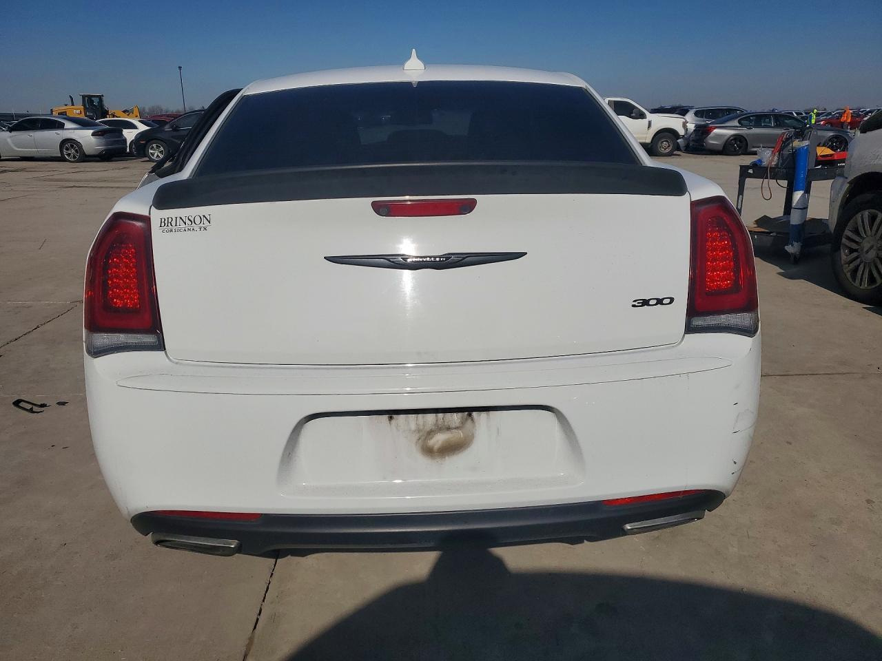 2020 Chrysler 300 Touring - Фото 6