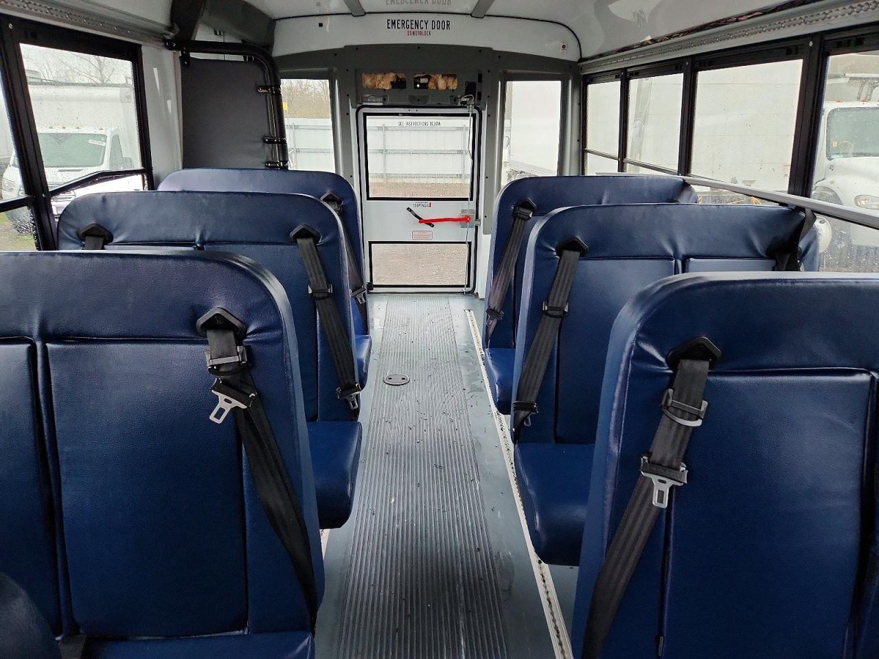 2025 Ford E450 School Bus - Фото 6