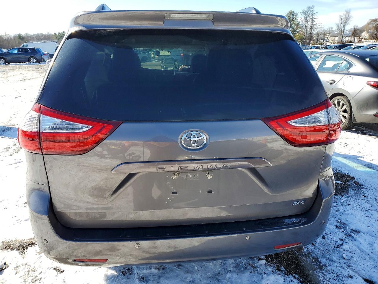 2017 Toyota Sienna - Фото 6
