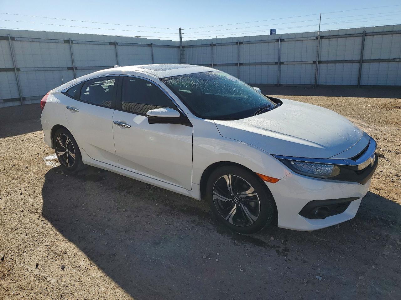 2017 Honda Civic Touring - Image 4