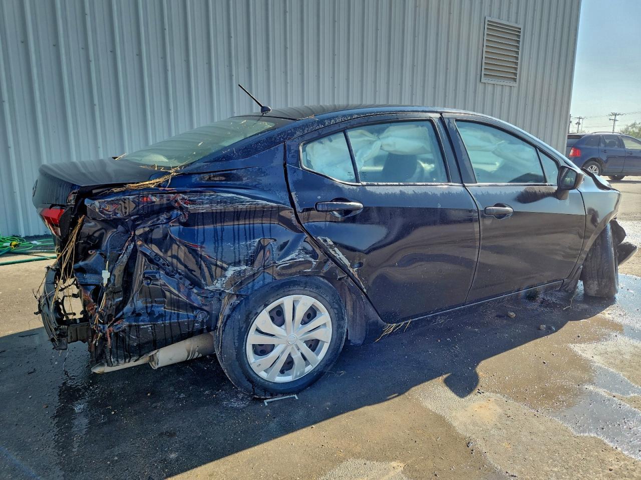 2020 Nissan Versa S - Фото 3