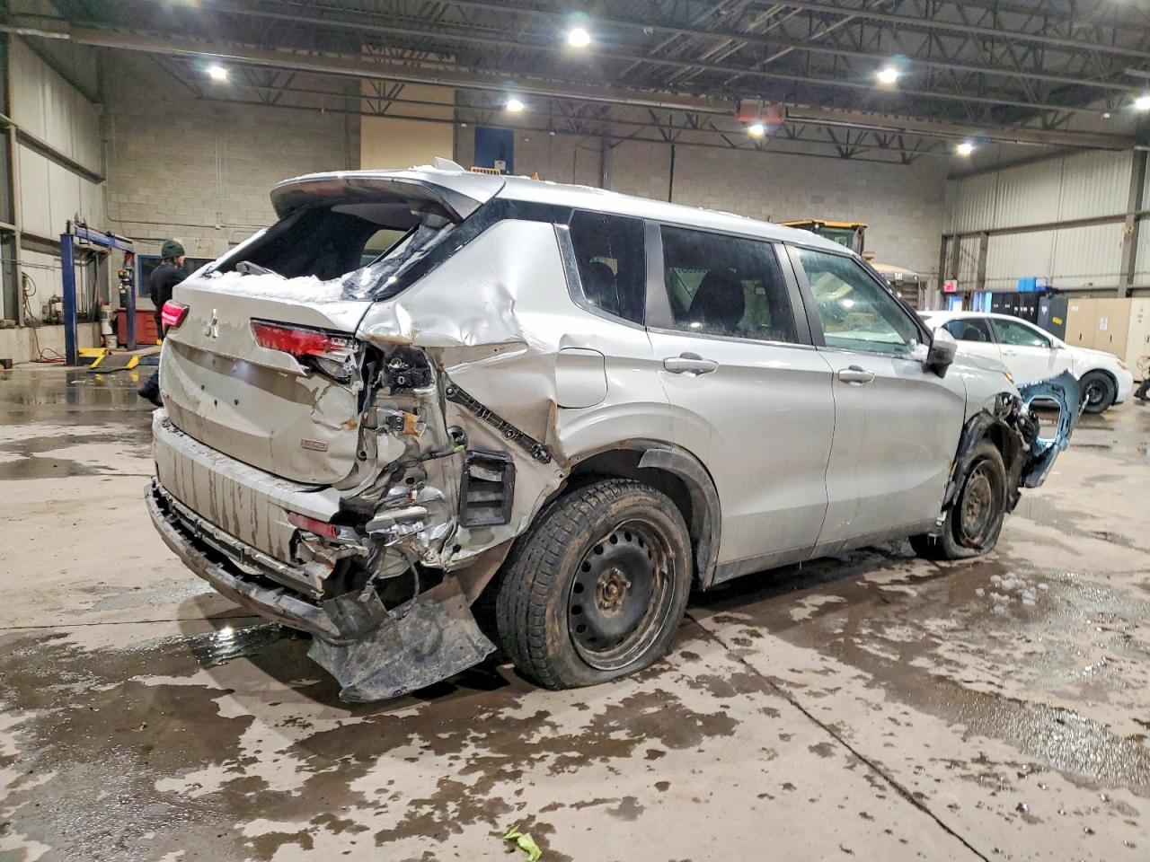 2024 Mitsubishi Outlander Es - Фото 3