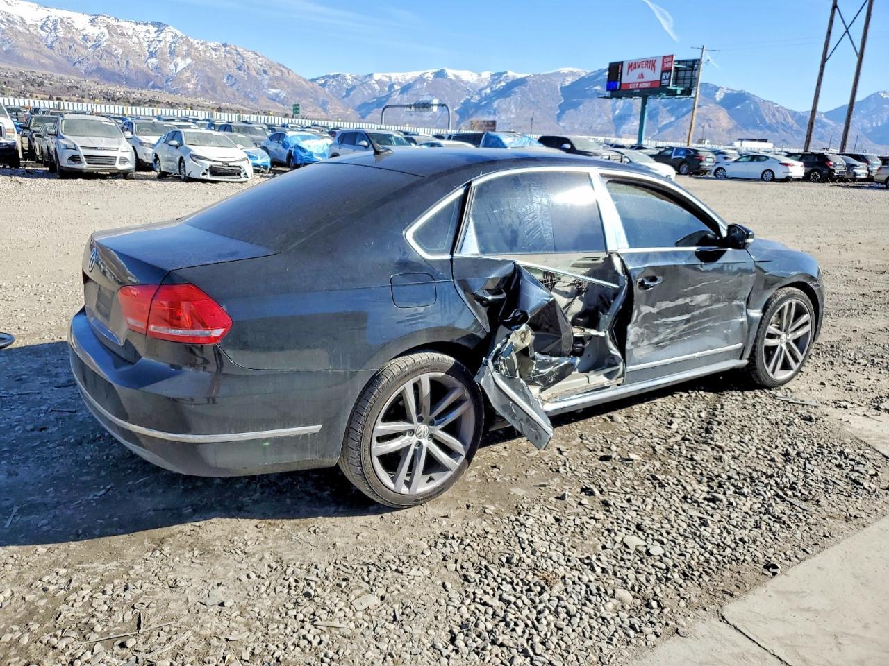 2013 Volkswagen Passat Sel - Image 3