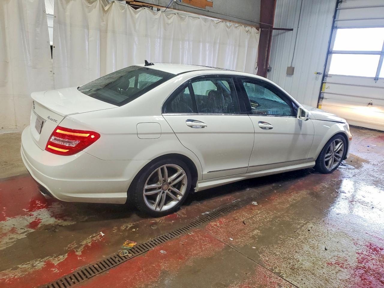 2012 Mercedes-Benz C 300 4Matic - Фото 3