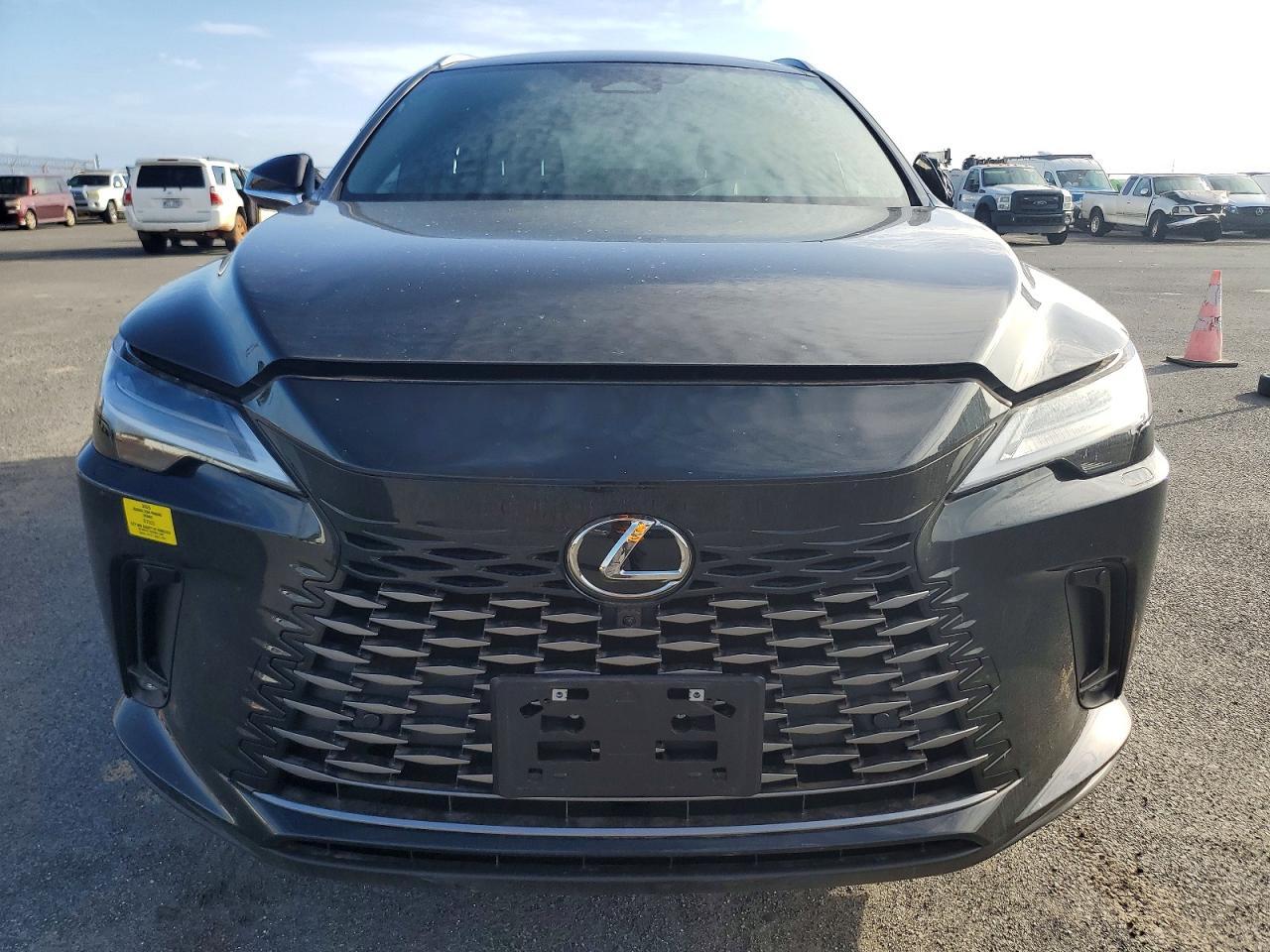2025 Lexus Rx 450H+ Luxury - Image 5